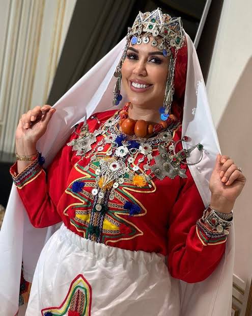 Cheap Berber Clothes Shopping in Merzouga, Morocco
