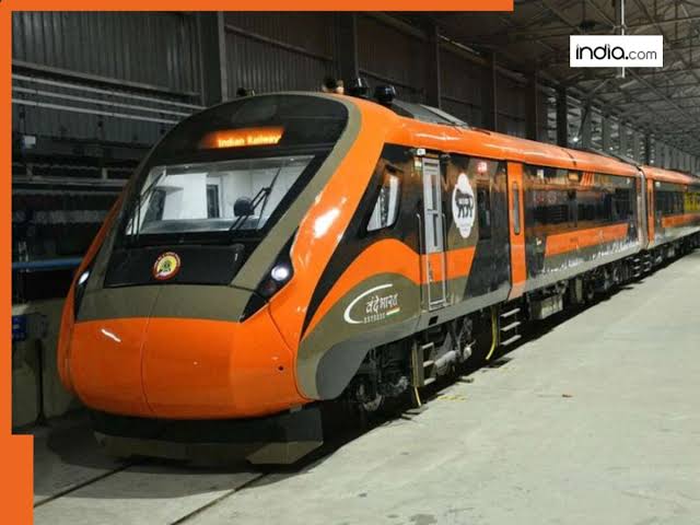 How much does a train ticket from Delhi to Ranchi cost 