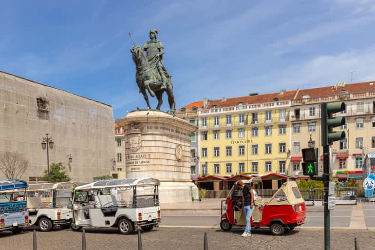Lisbon History Stories and Lifestyle Walking Tour 