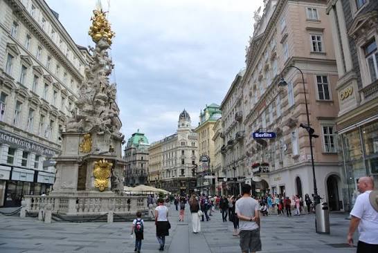 Discover Vienna’s Historic Old Town on a Walking Tour