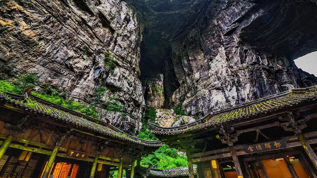 Gorge Wujiang River Day Trip Boat Tour for Up to 8 People