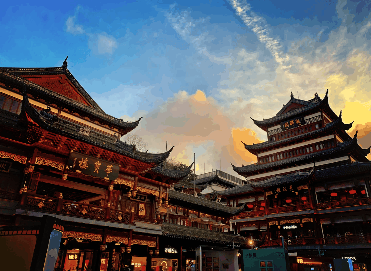 Shanghai must-visit route Oriental Pearl Radio & Television Tower