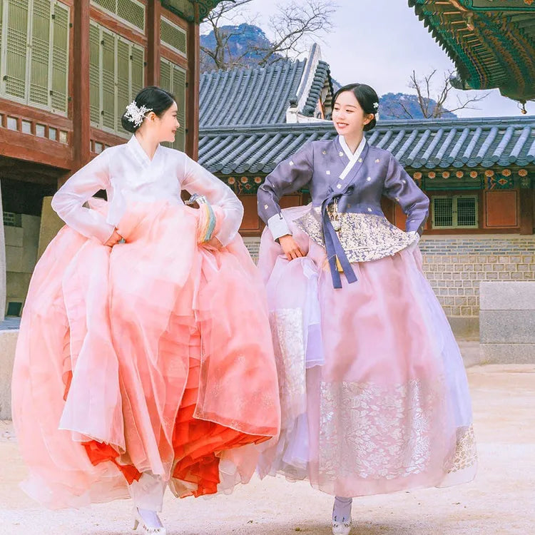 Free entry to Gyeongbokgung Palace with hanbok rental experience
