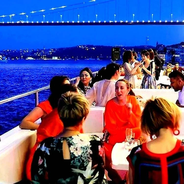 Istanbul Bosphorus Dinner Cruise with Hotel Pickup and Show