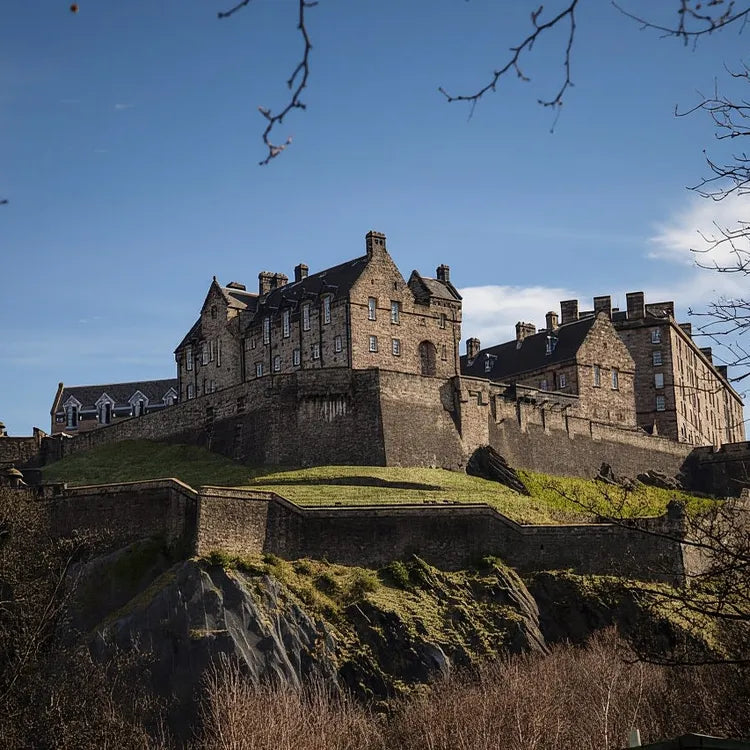 Edinburgh Castle & Royal Mile Walking Tour Ticket Included