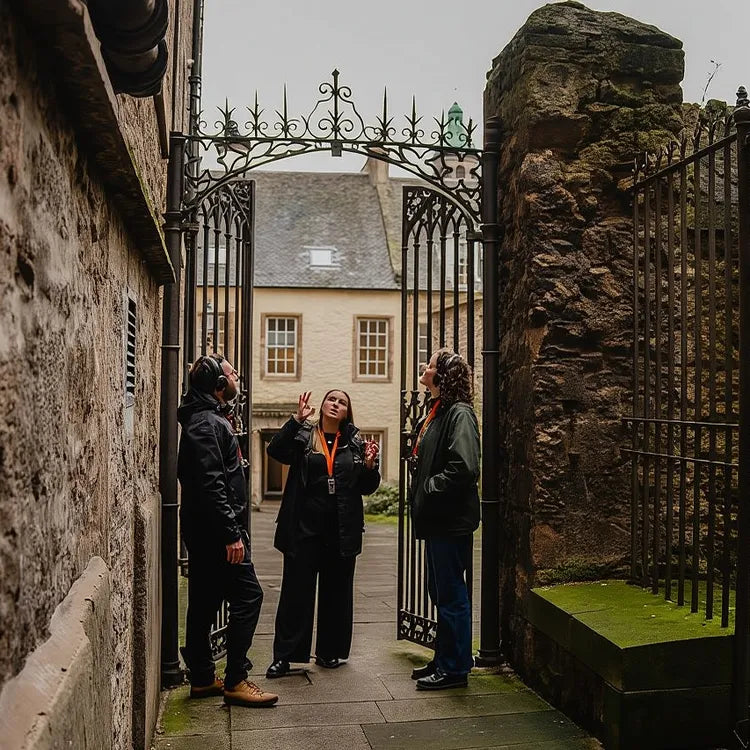 Royal Mile and Edinburgh Castle Small Group Walking Tour