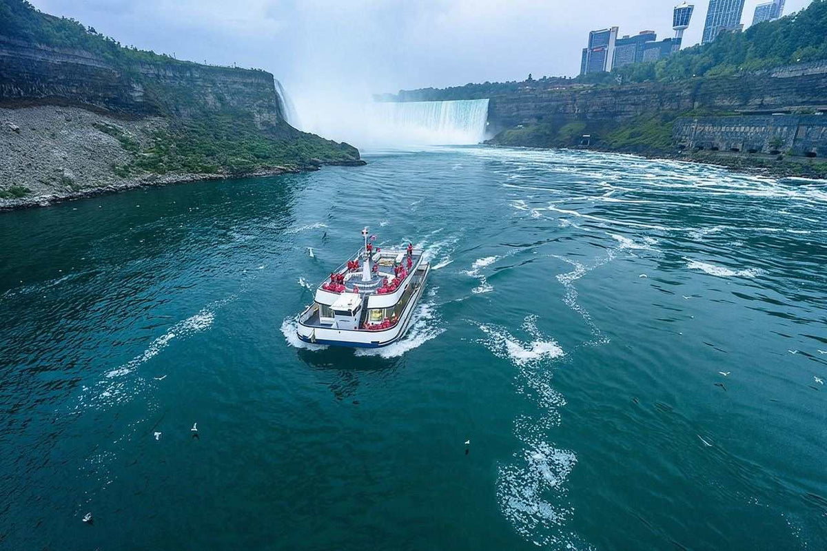 Toronto to Niagara Falls Tour Skip the Line Boat & Journey