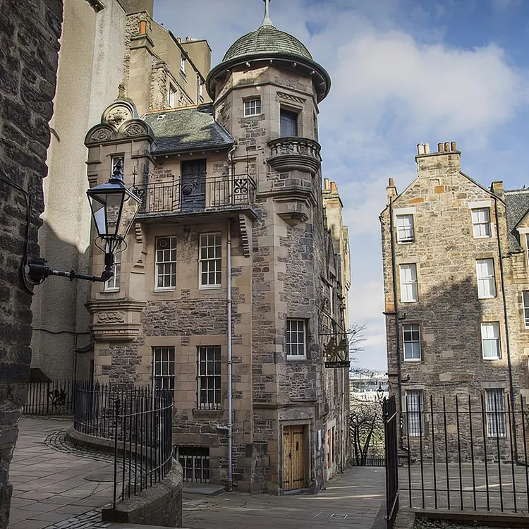 Edinburgh Castle & Royal Mile Walking Tour Ticket Included
