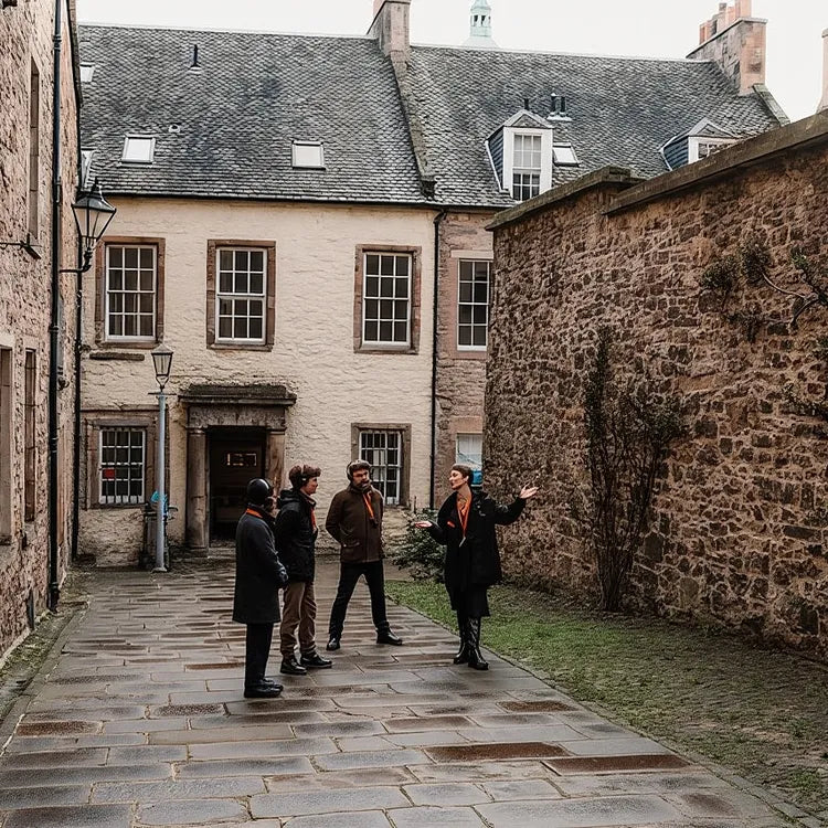 Royal Mile and Edinburgh Castle Small Group Walking Tour