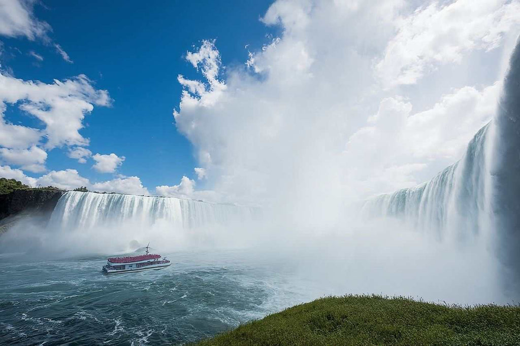 Toronto to Niagara Falls Tour Skip the Line Boat & Journey