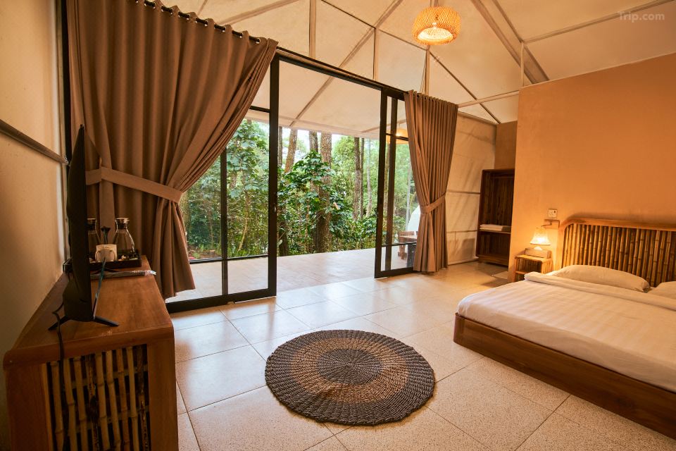 Luxury Camp Riverside Pangalengan by Horison