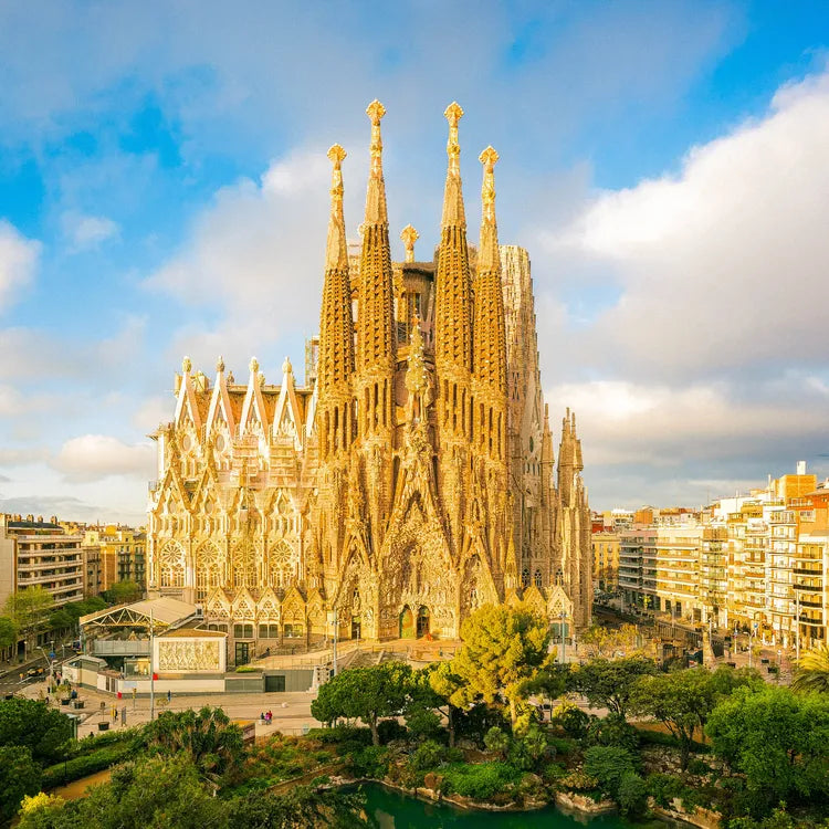 Barcelona Skip the Line Walking Tour of Gaudí’s Sagrada Familia