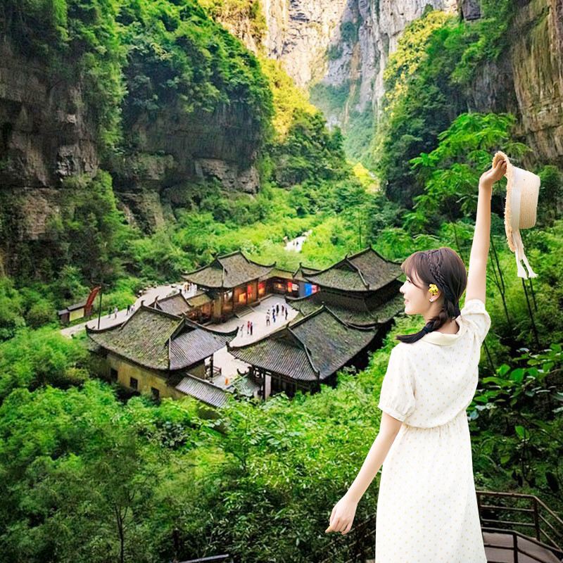 Discover the spectacular natural landscapes of Chongqing on a full-day