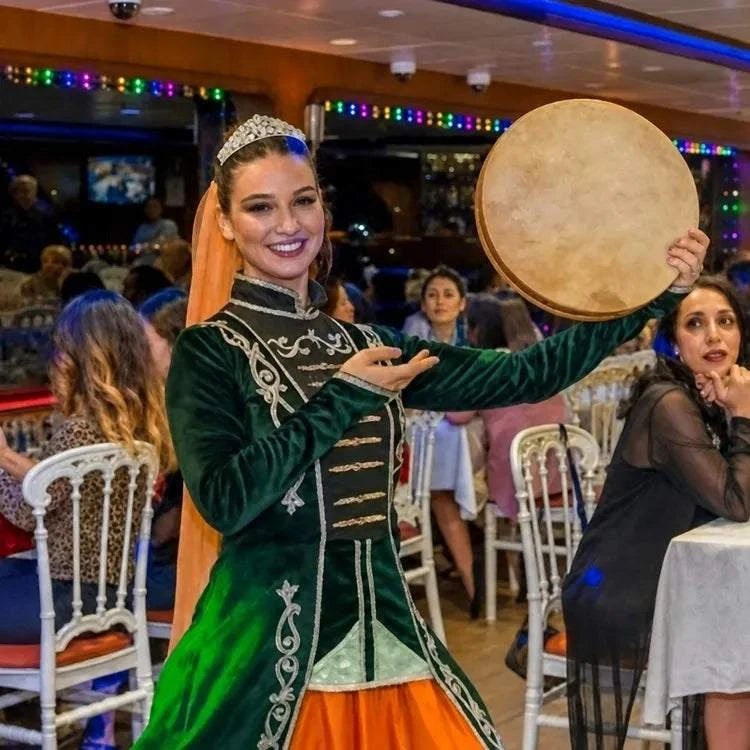 Istanbul Bosphorus Dinner Cruise with Hotel Pickup and Show 