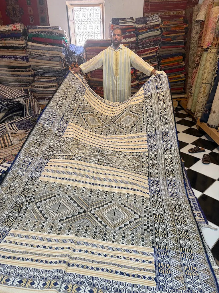 Explore the vibrant Dépôt Nomade shopping mall in Hassilabied