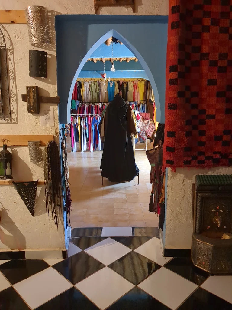 Explore the vibrant Dépôt Nomade shopping mall in Hassilabied